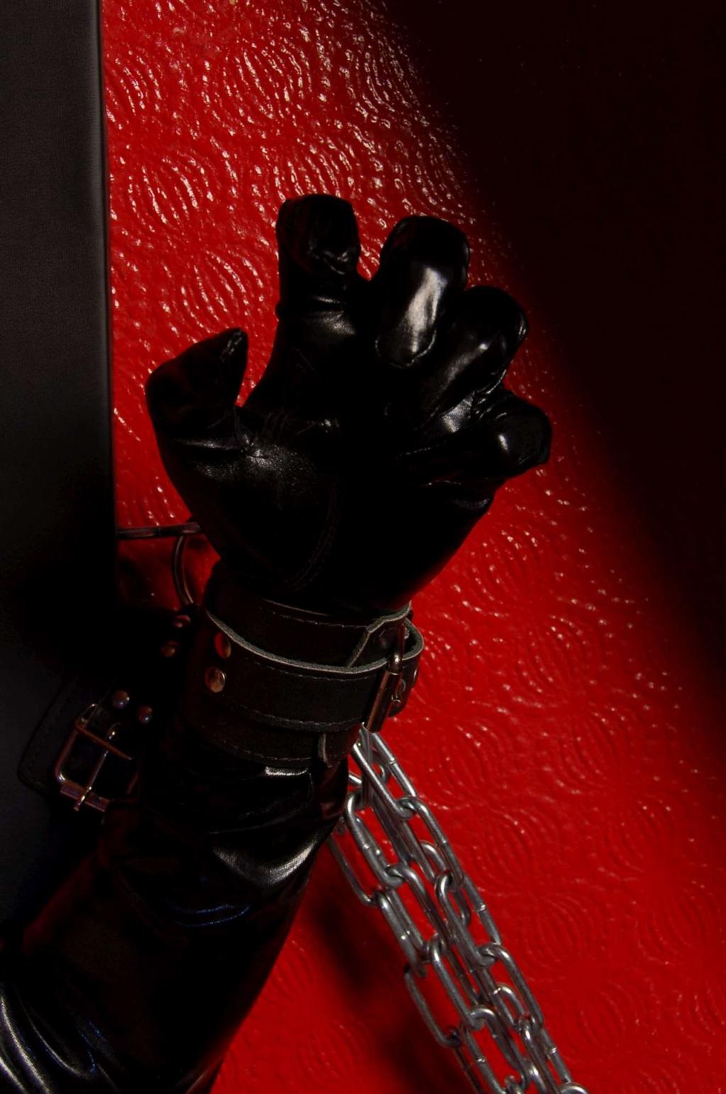 Domina-Hotline.com, Domina Telefonerziehung